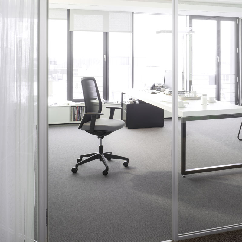 ALLE er1_office_gray_black_800x800 EVERYis1 - Modern kontorsstol i tyg - Bilde 6